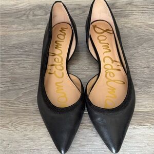 Black Textured Leather Flats with Pointed Toe and Low-Cut Vamp